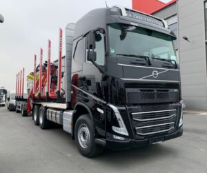 Volvo FH540 mit Aufbau, Kran und Anhänger